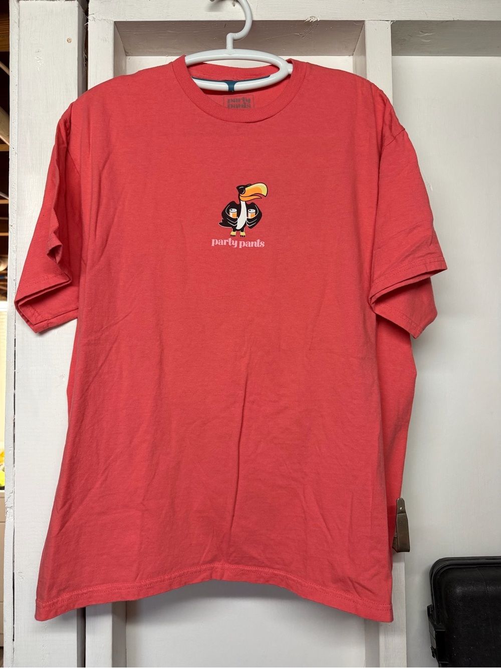 Party Pants Men's Coral Beer Toucan Graphic T-Shirt Size XL Like New